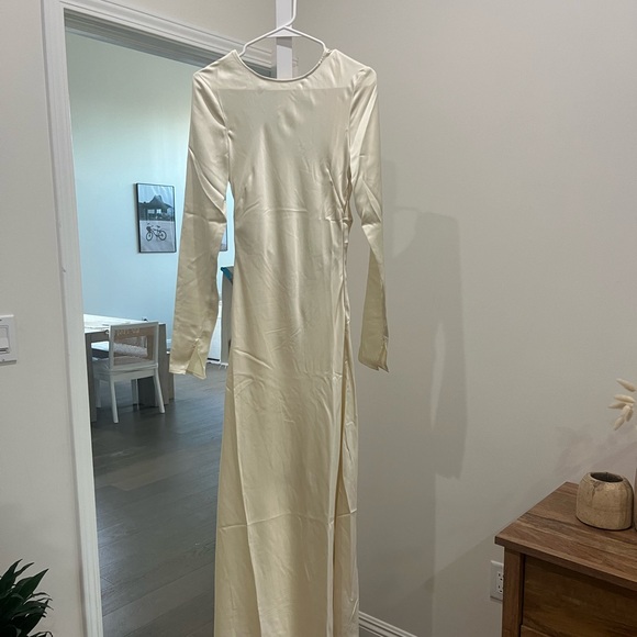 Silk Charmeuse, backless gown, floor length with a ruched cowl back. NWT - Picture 7 of 10